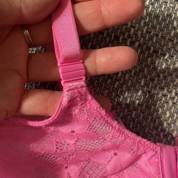 Victoria’s Secret very sexy lace bra 34DD - Picture 4 of 6